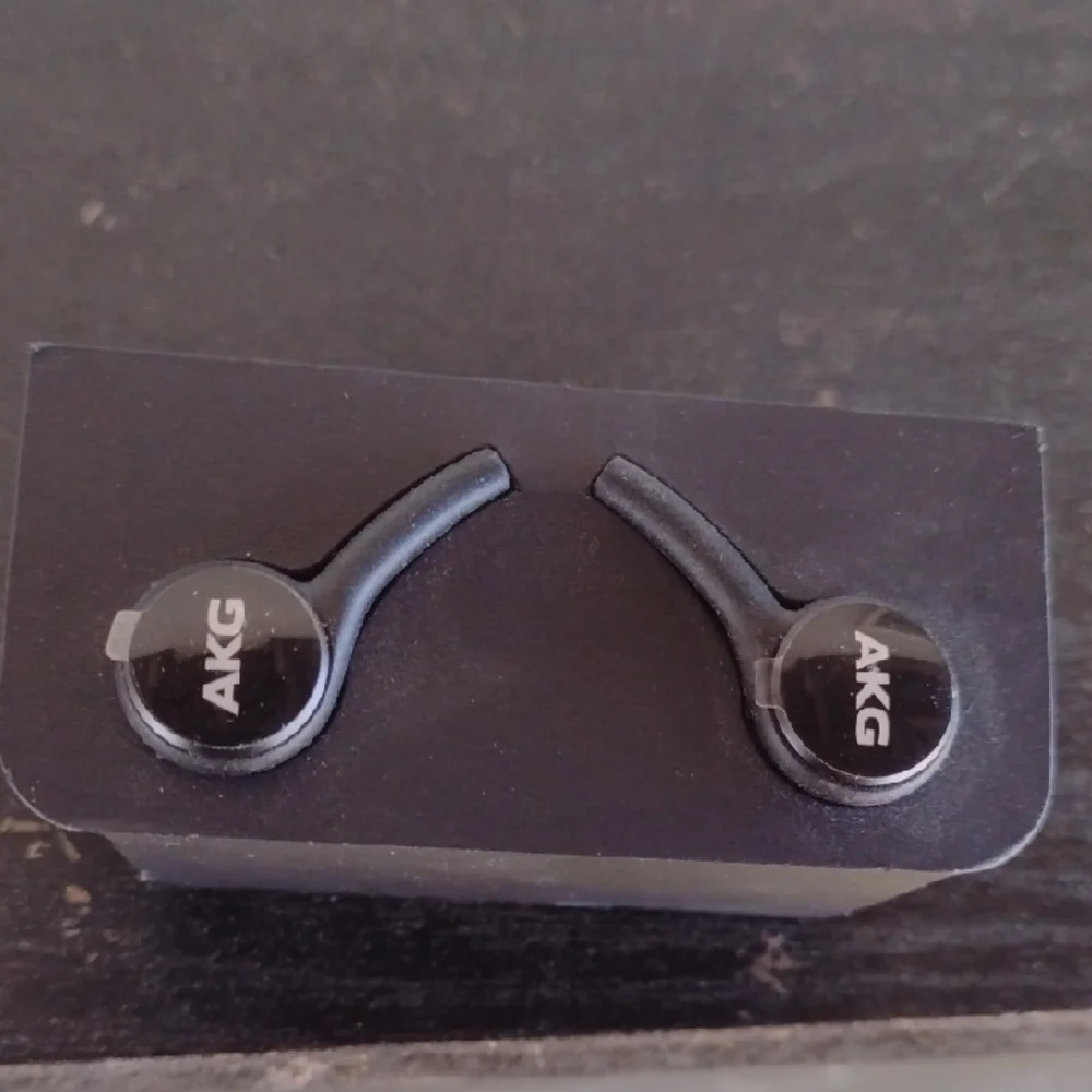 Samsung AKG OEM Black Wired Earbuds NWT